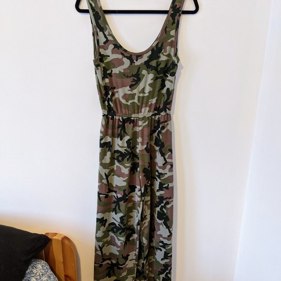 Green and Black Tactical Jumpsuit with Camouflage Pattern - Picture 2 of 4